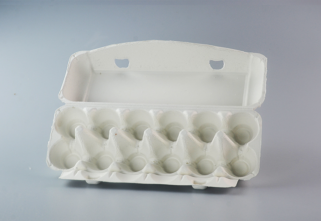 Curved 12 cells egg carton- White